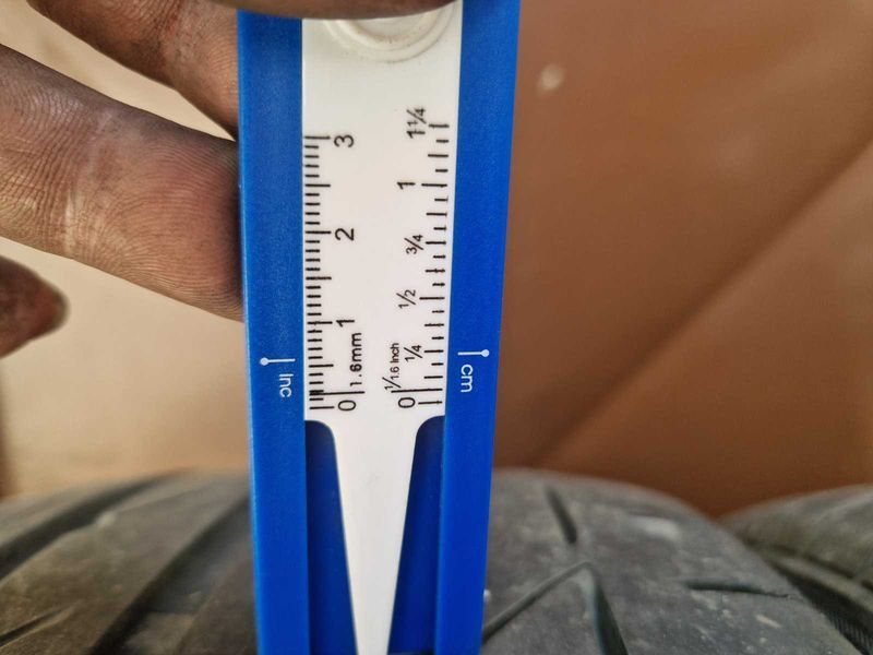 2 Bridgestone R18 225/40
летни гуми
DOT2516