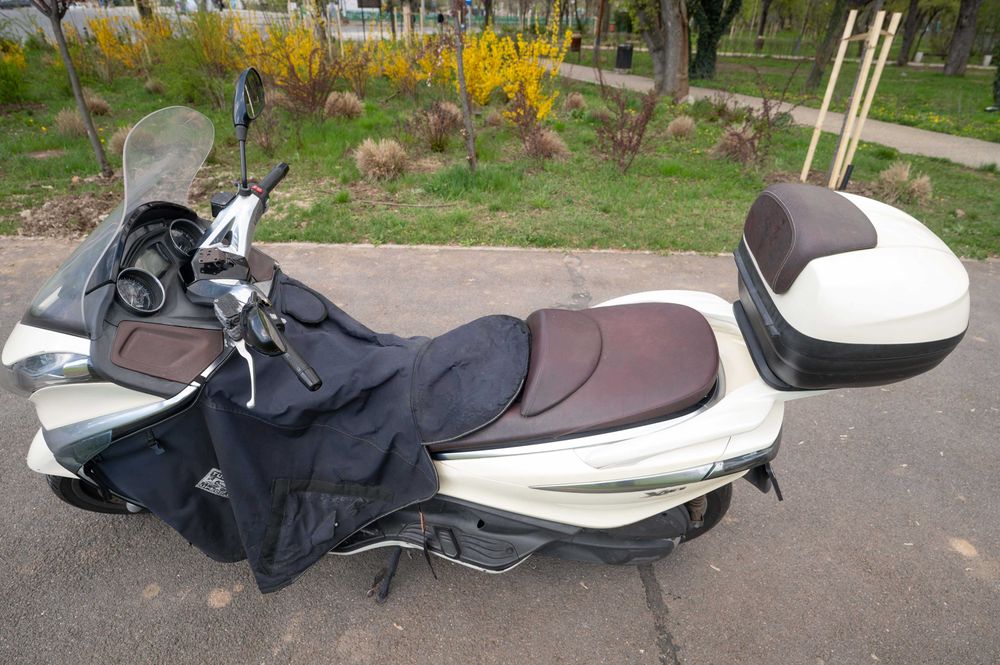 Piaggio X10 350 Executive ABS ASR, topcase, revizii majore - maxi scuter