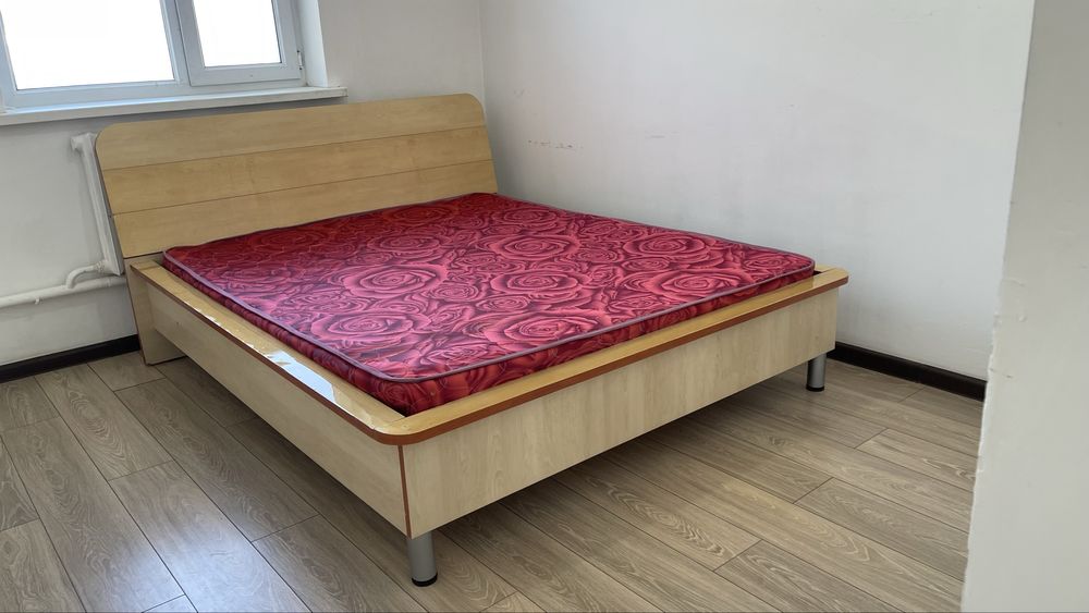Продам двуспальную кровать