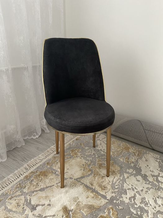 Продам стулья в хорошем состояний  5 штук