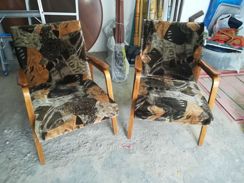 Из дерева этажерка,пуфик