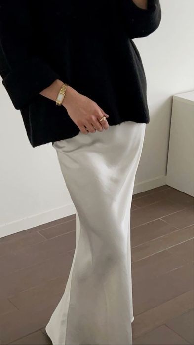 Юбка рыбка отлично подчеркивает фигуру