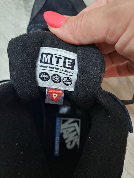 Зимни кецове Vans