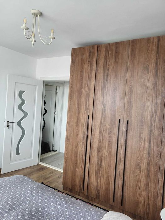 Particular,vand apartament 2 camere,semidecomandat,zona Astra