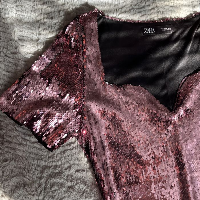 Рокля от Zara покрита в пайети