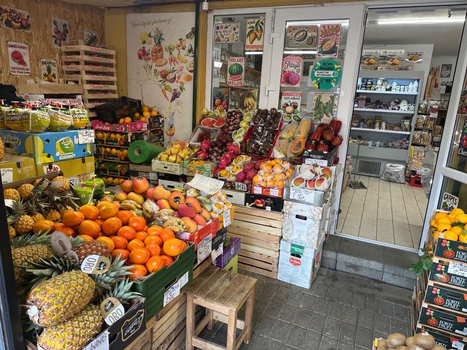 Afacere la cheie - APROZAR cu de toate, de la FRUCTE EXOTICE la MURATURI