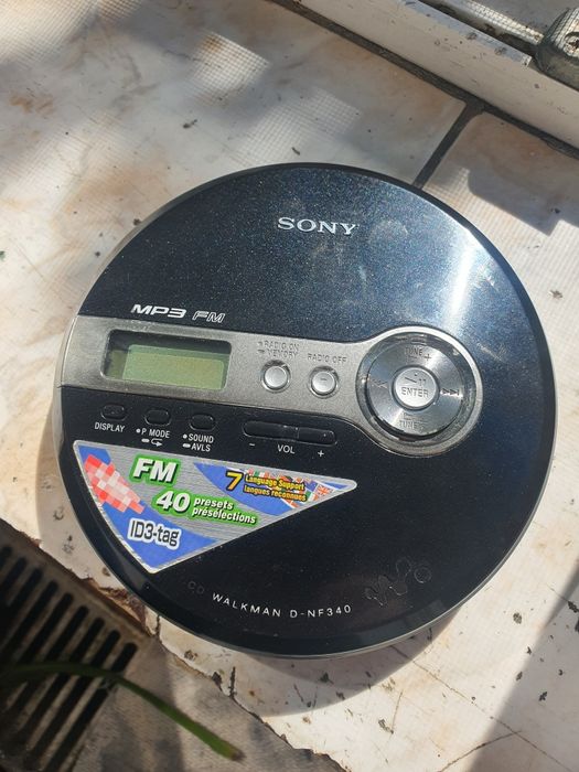 se vinde walkman sony    d nf 340