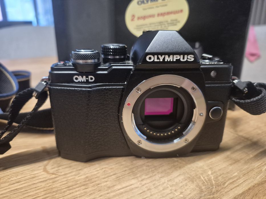 Olympus E-M10 Mark ii с 2 обектива 14-42mm + 40-150mm