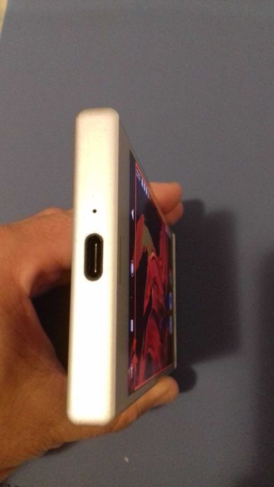 Vand telefon Sonyxperia XZ1 Compact