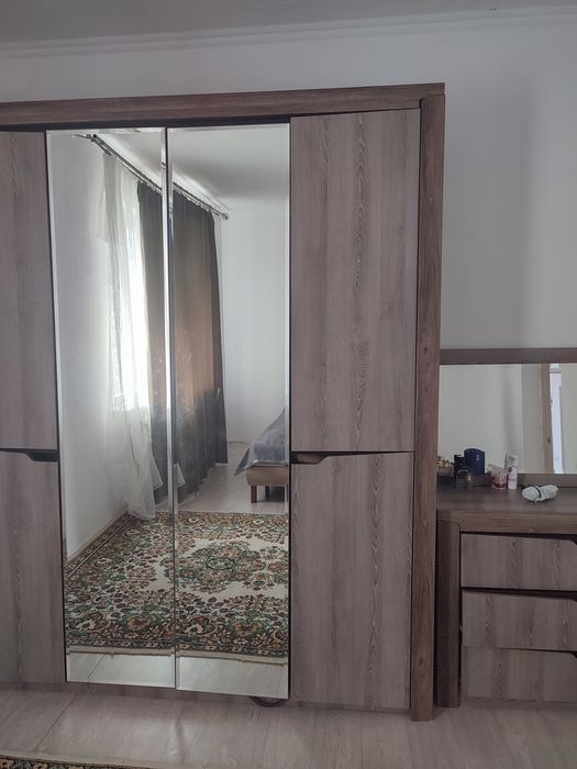 Спальный шкаф и трюмо с комодом