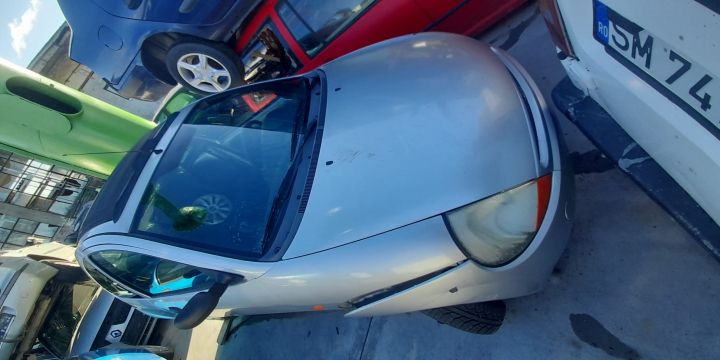 Bara fata Ford Ka prima generatie