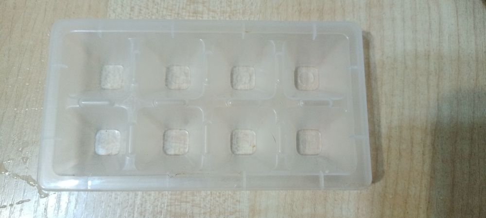 Ячейки для льда в холодильник