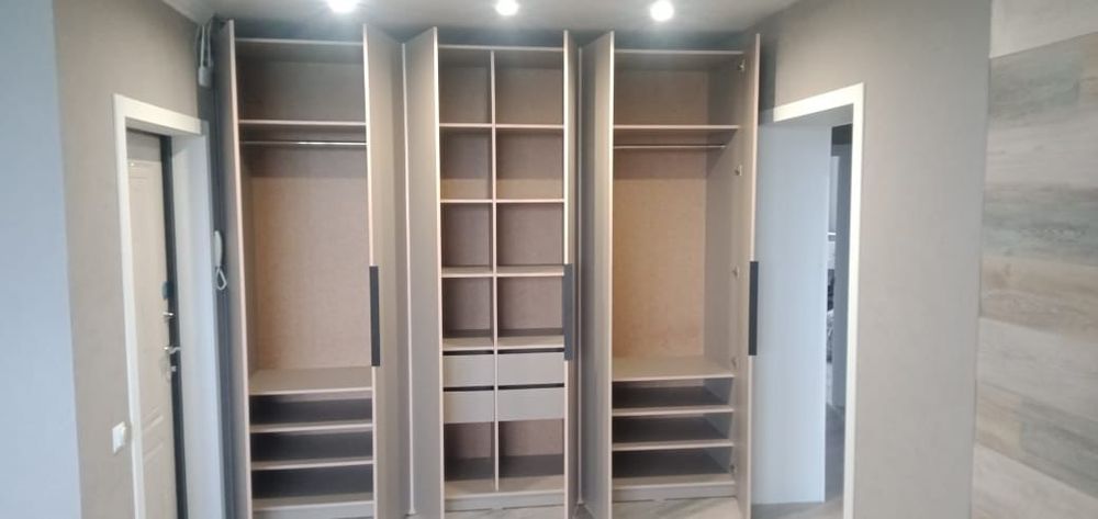 Новые шкафы. Не дорого.