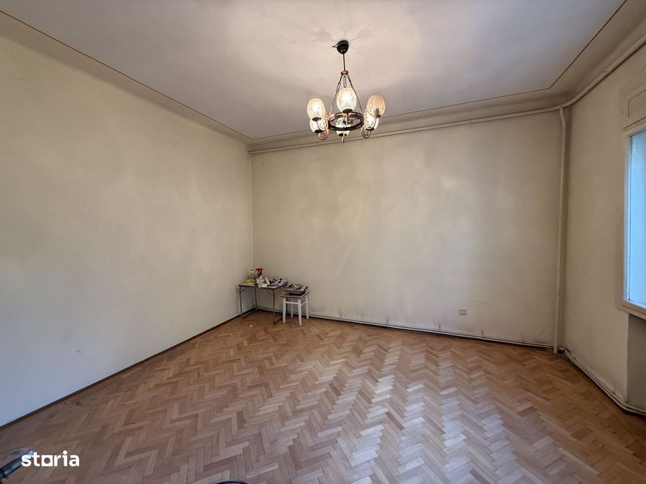 Apartament 3 camere, 72mp, etaj 1, 400m teren, garaj propriu- Complex