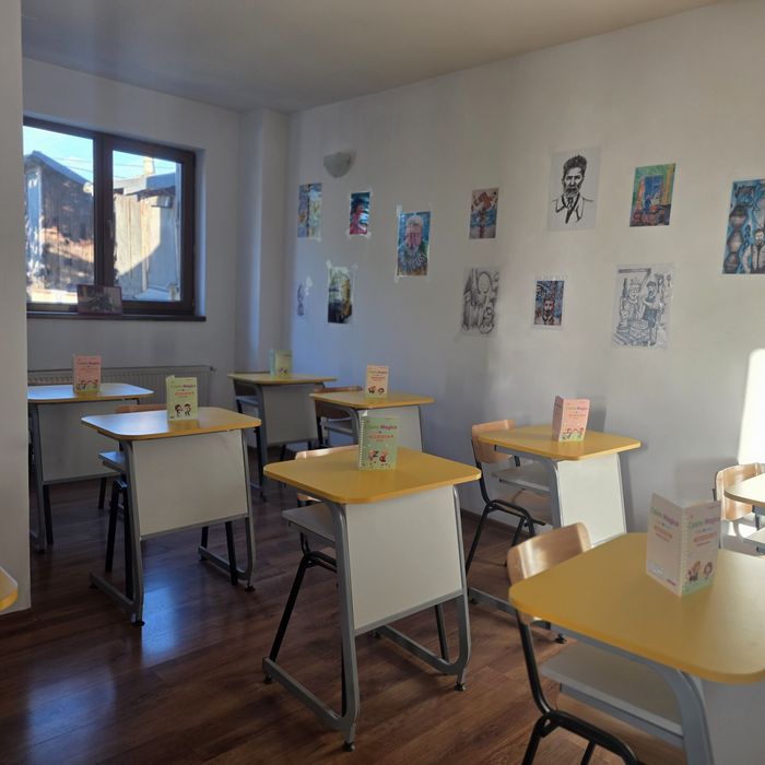 Închiriez spațiu pentru cursuri, evenimente, meditații, conferințe, sală 65 m2. Zona Cap. Petre Costescu, lângă Liceul Dacia . Preț 100 lei/ oră