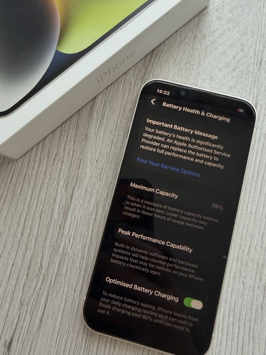 iPhone 14, 256 GB, cu huse si incarcator incluse