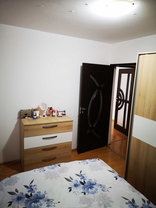 Închiriez apartament 2 camere semidecomandat!