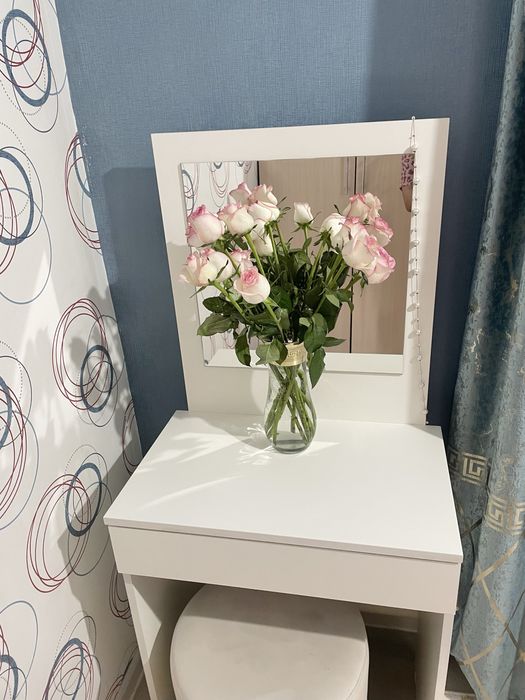 Срочно продам туалетный столик!