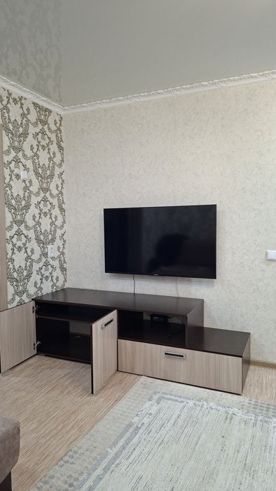 Продам тумбу под телевизор