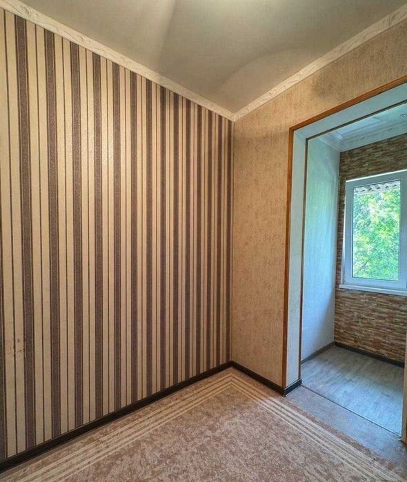 Продаётся двухкомнатная на м-в Феруза