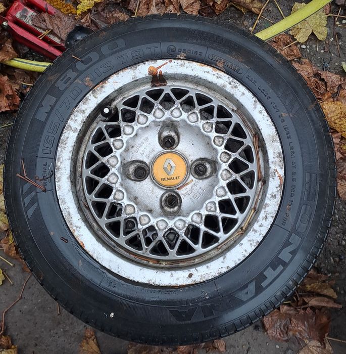 Jante aliaj Renault + anvelope  13” – arată bine,stare bună!
