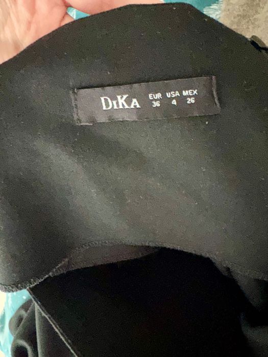 Пола черна Дика с плисета