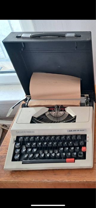 Silver Reed SR 280 de luxe – напълно функционираща, с оригинален куфар