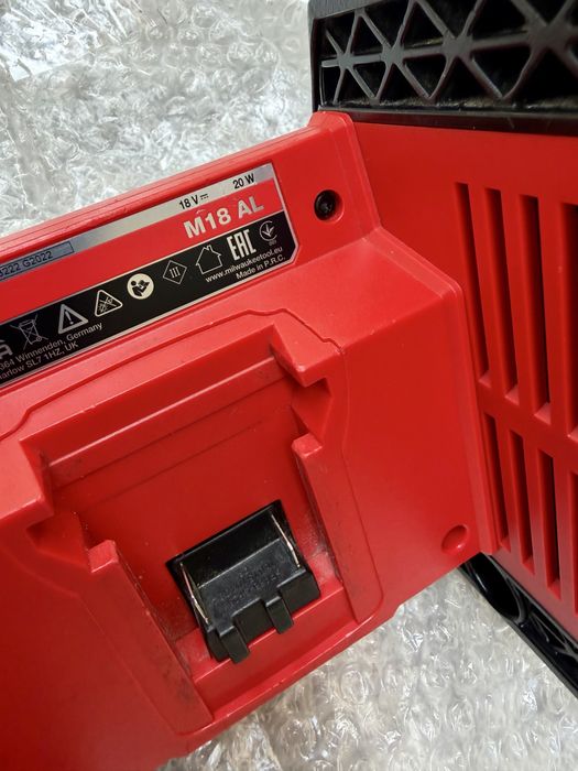 Lanterna Milwaukee M18 AL