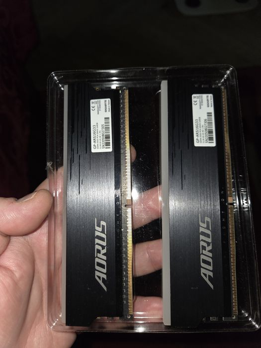 16 GB (2x8) Memorie RAM PC Gigabyte AORUS RGB DDR4 3333MHz CL18