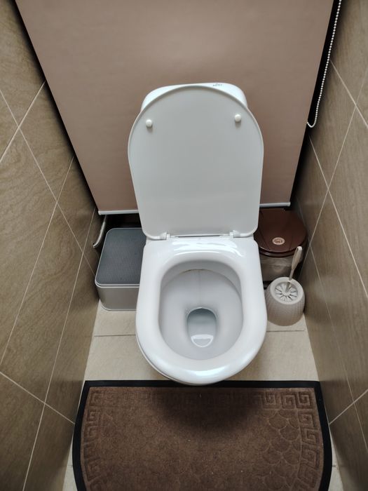 Продам унитаз с бочком