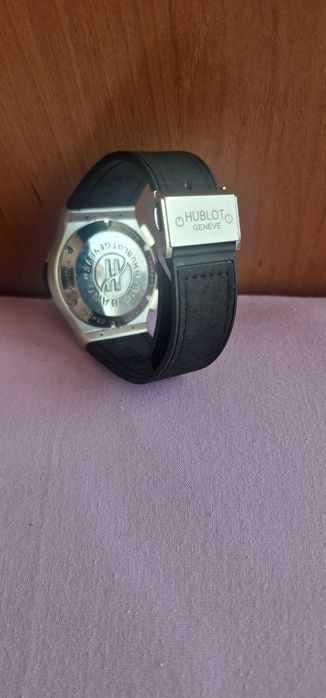 Продам часы Hublot