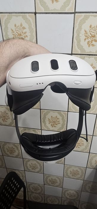 Продам VR Meta Quest 3