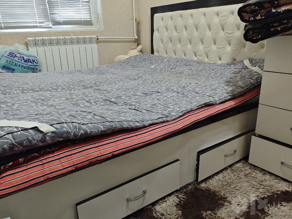 Продается кровать и трюмо