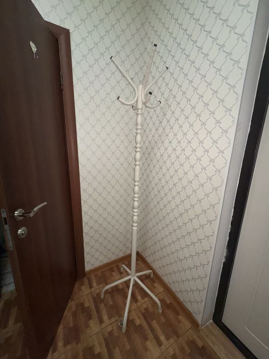 Вешалка для одежды и тд.
