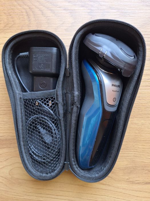 Vând Aparat de bărbierit Philips electric umed şi uscat S5420/06