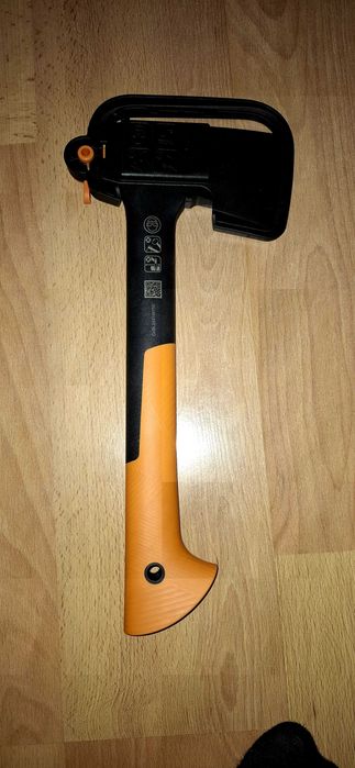 Брадва Fiskars X7