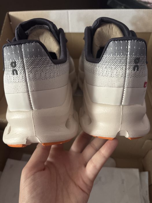 Adidasi on cloud noi