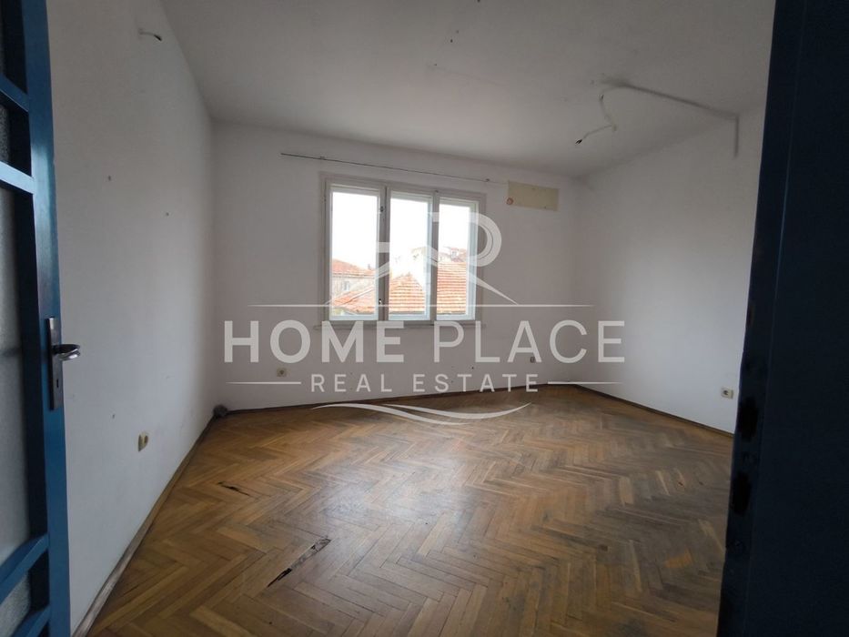 Етаж от къща  в централната част на град Варна.