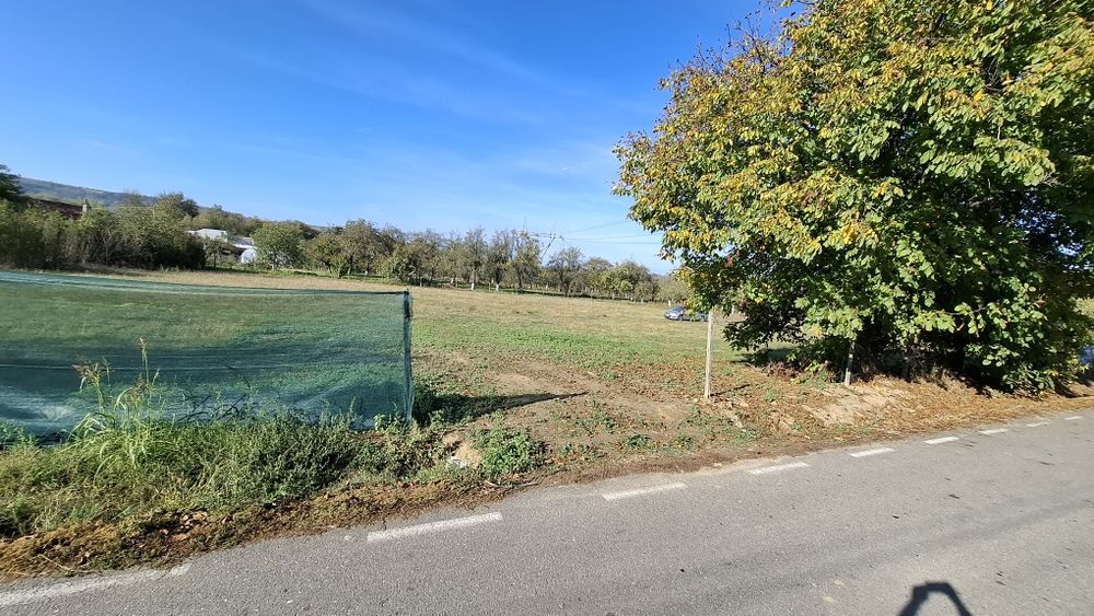 Vand teren intravilan in Calinesti Dn7 851mp