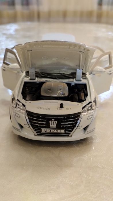 Продам Toyota Crown игрушку
