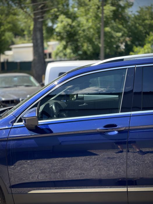 Затъмняване на автостъкла пастиране на фарове и облепяне на детайли