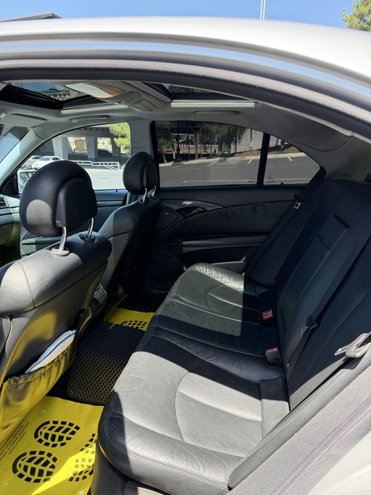 Mercedes-Benz E320 W211