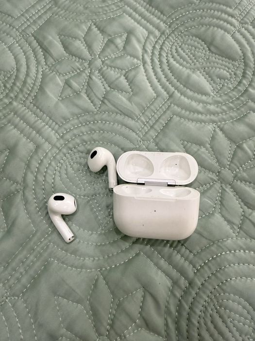 Apple air pods 3 lightning charging case белые