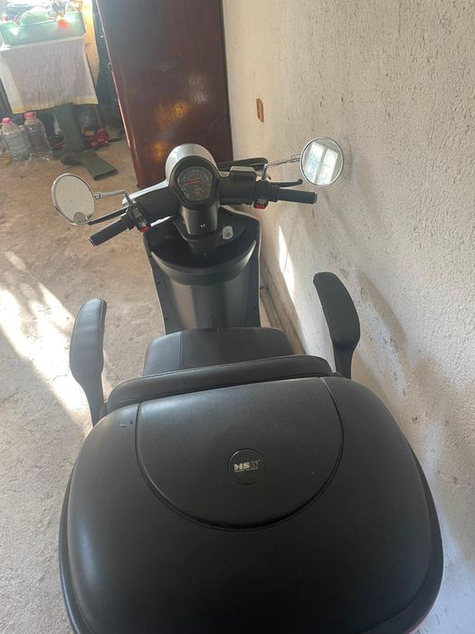 Scuter electric în stare foarte buna