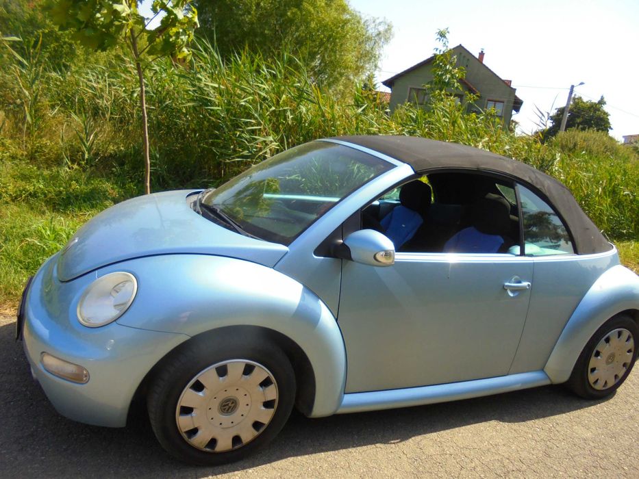 Volkswagen New Beetle Cabrio albastru