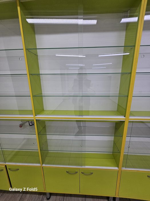 Продам ветрины 2 шт