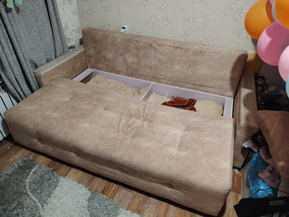Срочно продам диван, почти новый