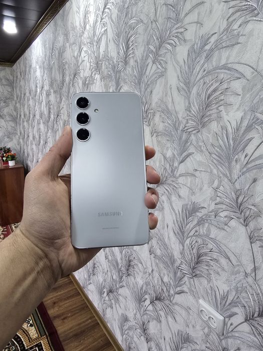 Srochno Samsung S24 Plus 12/256 2sim sotiladi