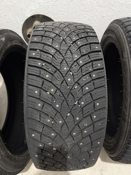 Продам шины R18 235/45