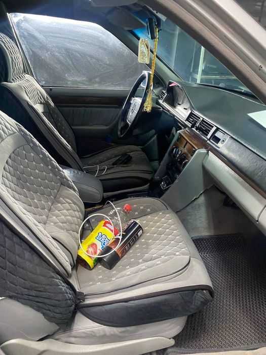 Мерседес Е220 w124